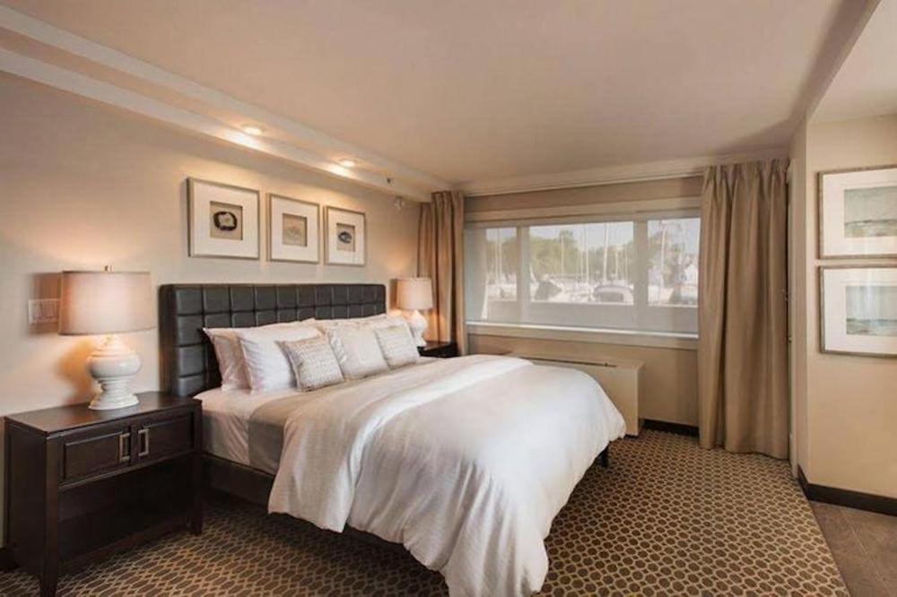 King Room with Sea View interior